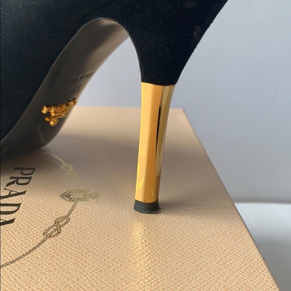 Women’s Prada black suede pumps - Picture 6 of 7